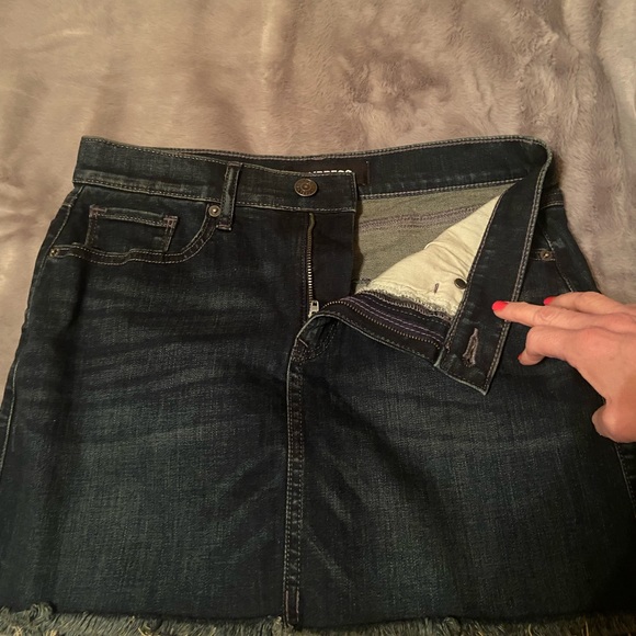 Express Size 4 denim skirt. Never worn. - Picture 5 of 6